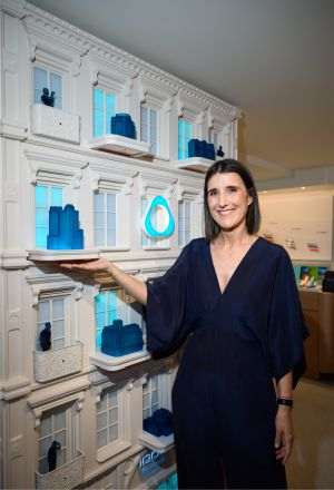 Noul IQOS Boutique Victoriei: concept de tip Retail 2.0 şi o instalaţie artistică semnată Sebastian Comănescu